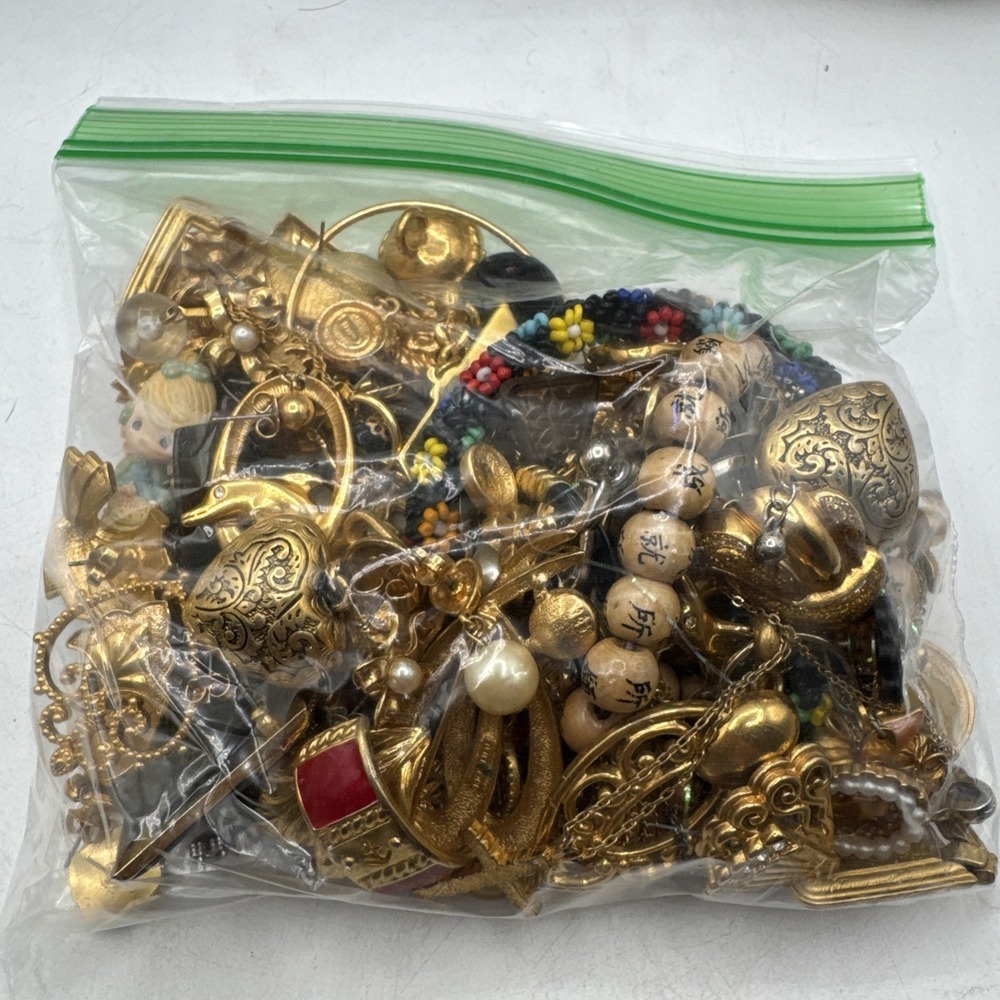 Lot Of 4 Mystery Jewelry Jars 5lbs 8oz Wearable Vintage - Gold Silver Tone - Picture 6 of 8